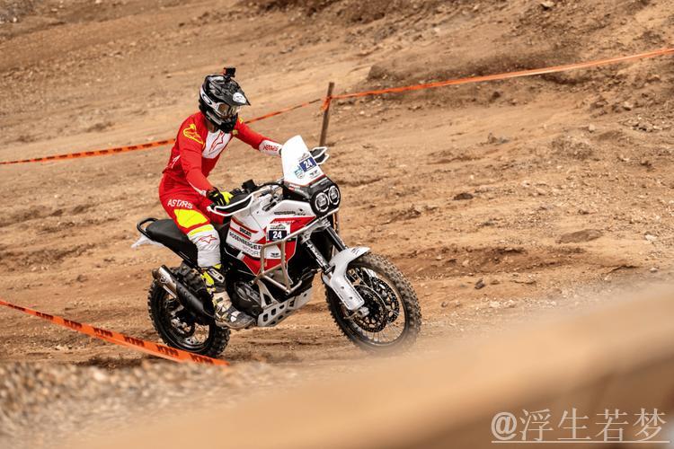 摩托车极限挑战：勇闯欧洲矿山耐力赛